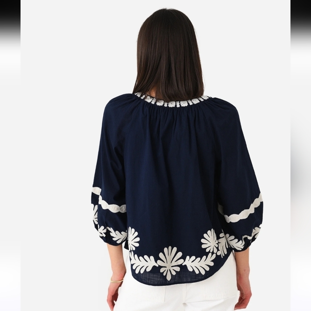 VELVET BY GRAHAM & SPENCER AMY EMBROIDERED NAVY WHITE TOP SZ L - Picture 2 of 11